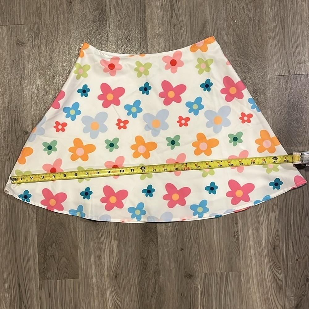 Xs white flower skirt zipper SHEIN lined mini skirt NWOT - Picture 6 of 8